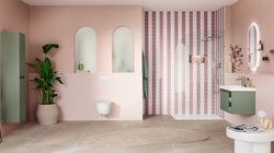 Ein einladendes Badezimmer mit gestreiften Fliesen, einem minimalistischen Waschbecken und einem gemütlichen Teppich in der Mitte.
